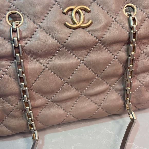 Vintage CHANEL Beige Calfskin Tote - Picture 2 of 11